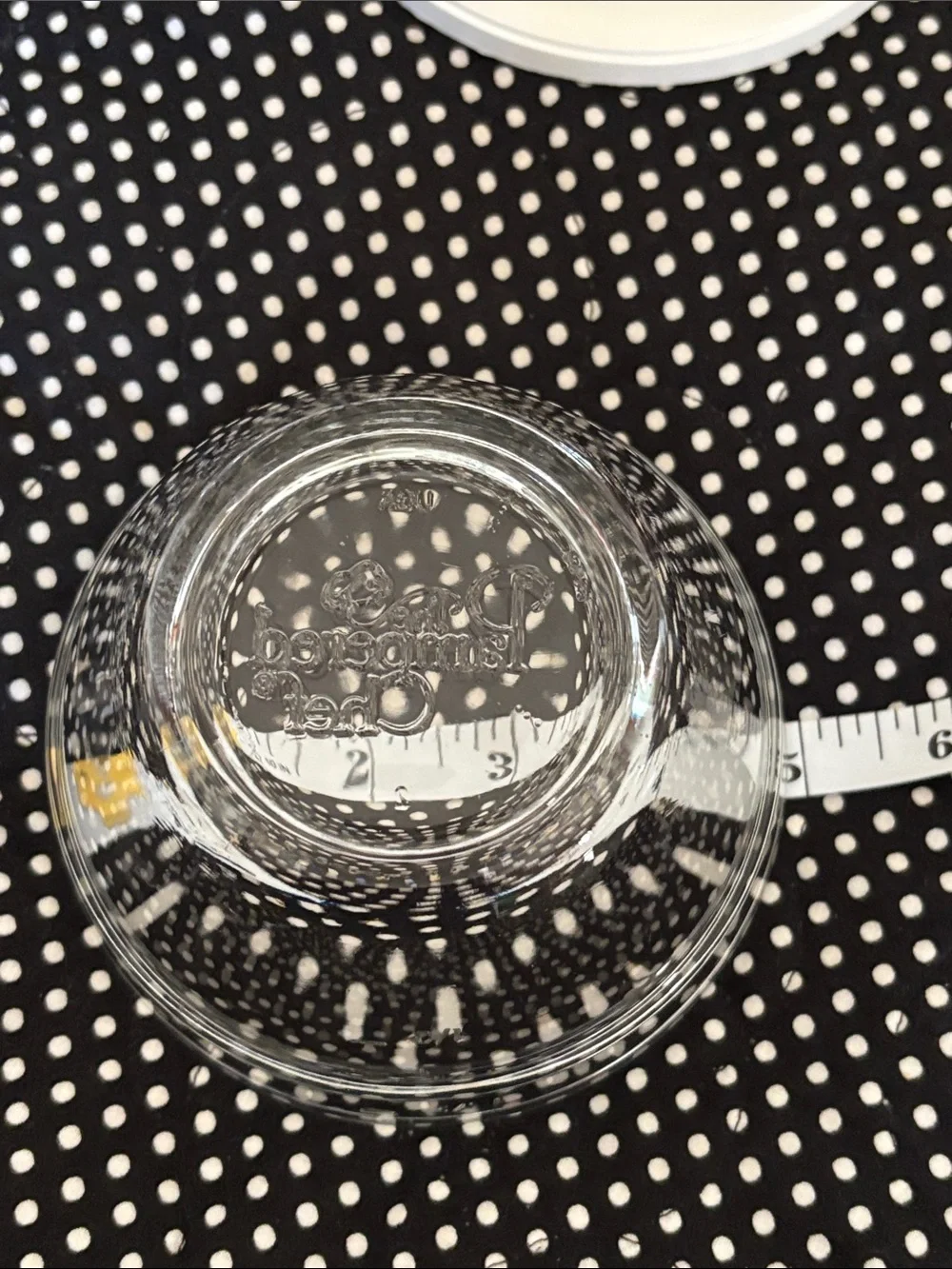 Like new! Pampered Chef Clear Glass Prep Bowls with White Lids - Set of 2